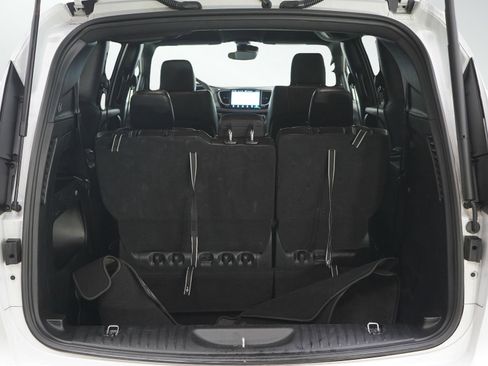 Used 2023 Chrysler Pacifica Touring-L w/ S Appearance Package image 9