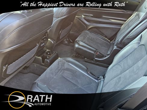 Used 2023 Jeep Grand Cherokee L Laredo image 16