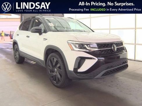 Used 2024 Volkswagen Taos SE image 3