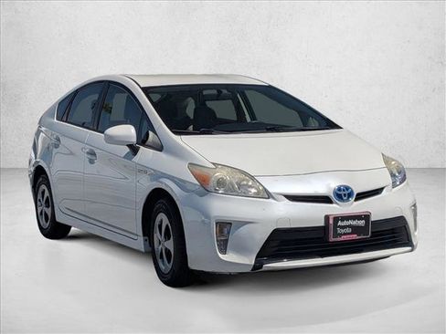 Used 2015 Toyota Prius Three FWD image 3