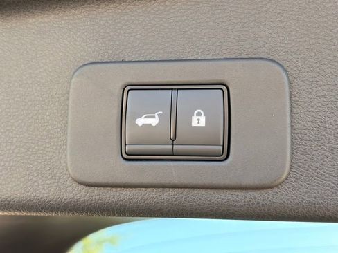 Used 2025 Nissan Murano SV AWD/4WD image 10