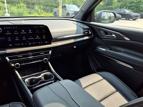 New 2026 Chevrolet Traverse High Country w/ LPO, Floor Liner Package image 25