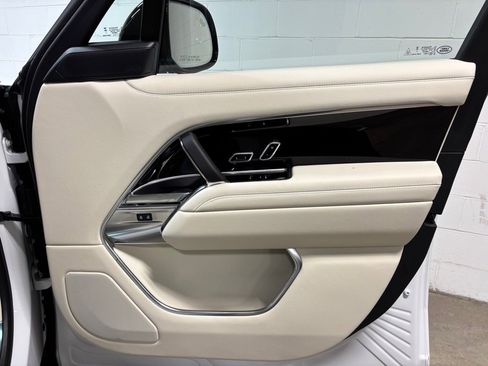 New 2025 Land Rover Range Rover SE image 32