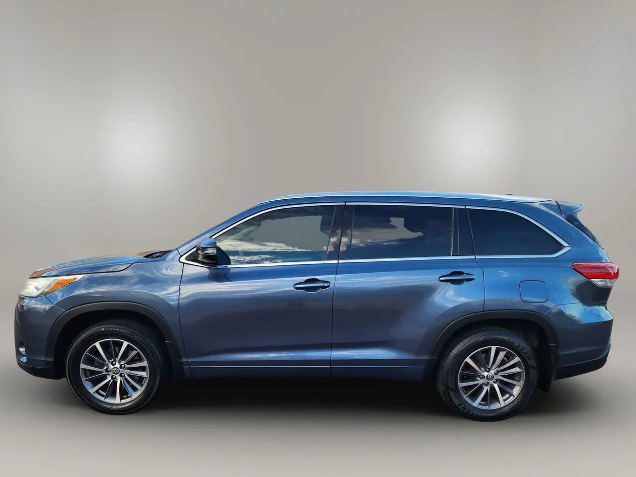 Used 2018 Toyota Highlander XLE AWD/4WD image 5