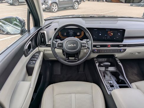 Used 2025 Kia Sorento EX w/ Panoramic Sunroof Package image 18