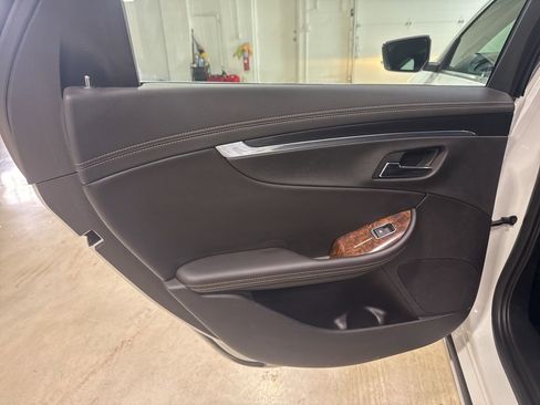 Used 2014 Chevrolet Impala LT w/ Premium Seating Package image 33