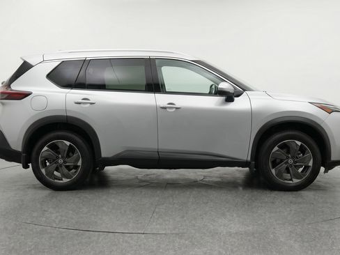 Used 2025 Nissan Rogue SV AWD/4WD image 11