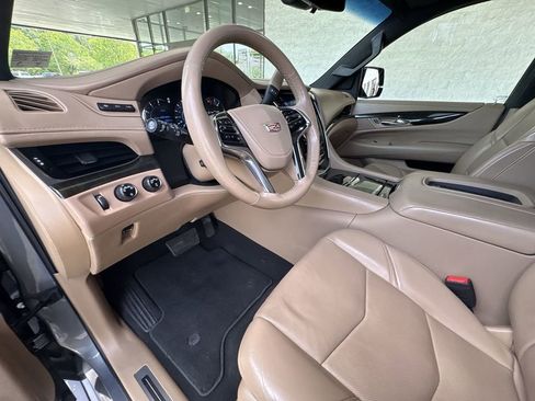 Certified 2019 Cadillac Escalade ESV Platinum AWD/4WD image 10