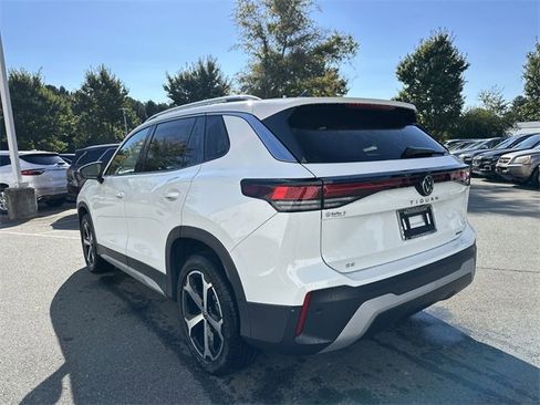 New 2025 Volkswagen Tiguan SE image 3