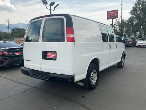 Used 2017 Chevrolet Express 2500 RWD image 8