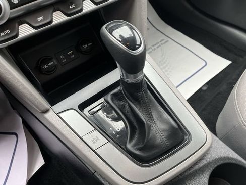 Used 2020 Hyundai Elantra SEL image 24