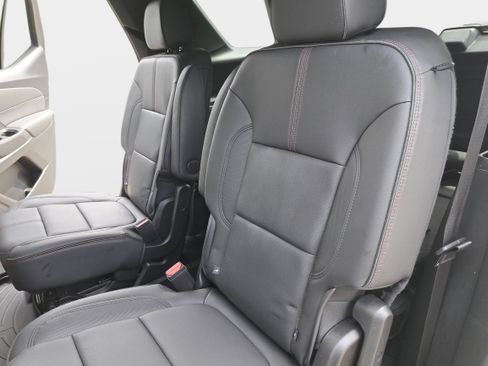Used 2023 Chevrolet Traverse RS AWD/4WD image 16