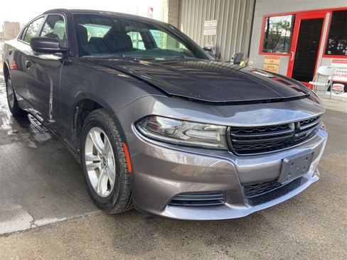 Used 2020 Dodge Charger SXT image 2