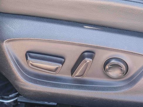 Used 2018 Toyota Camry SE w/ Moonroof Package FWD image 24