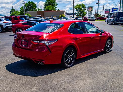 Used 2023 Toyota Camry SE w/ Cold Weather Package FWD image 7