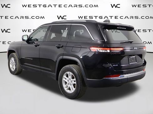 Used 2023 Jeep Grand Cherokee Laredo AWD/4WD image 43
