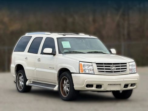 Used 2004 Cadillac Escalade 2WD image 1