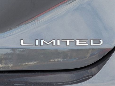 Used 2020 Toyota Avalon Limited image 13