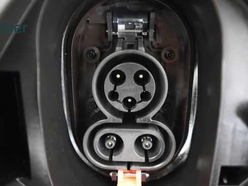Used 2023 Chevrolet Bolt EUV Premier FWD image 10