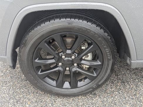 Used 2021 Jeep Grand Cherokee Laredo X RWD image 9