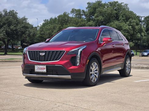 Used 2022 Cadillac XT4 Premium Luxury w/ Enhanced Visibility Package FWD image 2