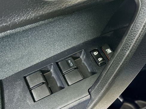 Used 2018 Toyota Corolla LE w/ Carpet Mat Package (TMS) FWD image 23