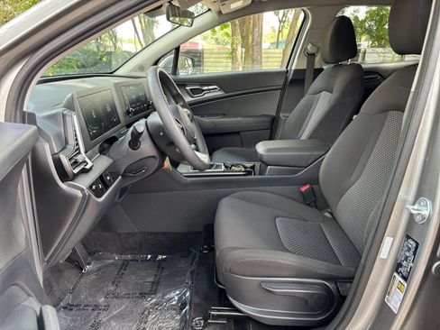 Used 2025 Kia Sportage LX FWD image 24