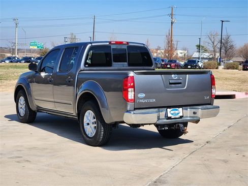 Used 2018 Nissan Frontier SV image 5