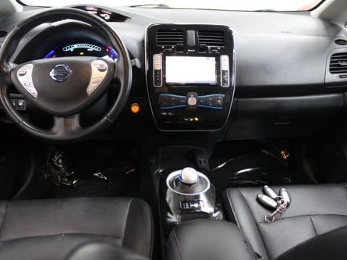 Used 2015 Nissan Leaf SL w/ Premium Package FWD image 2