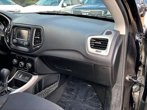 Used 2018 Jeep Compass Sport image 18