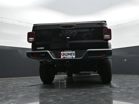 Used 2024 Jeep Gladiator Sport AWD/4WD image 64