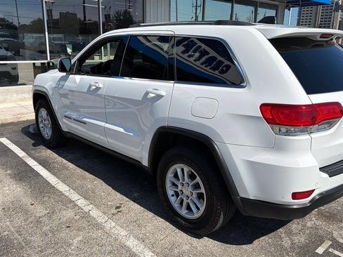 Used 2018 Jeep Grand Cherokee Laredo RWD image 2