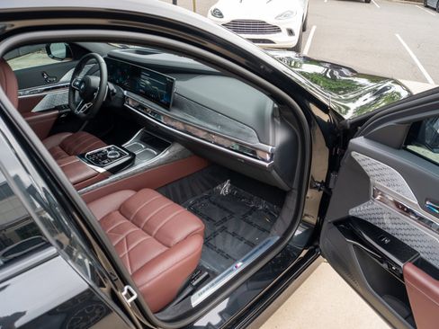 Used 2023 BMW 760i xDrive AWD/4WD image 37
