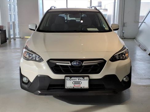Used 2023 Subaru Crosstrek 2.0i Premium image 2