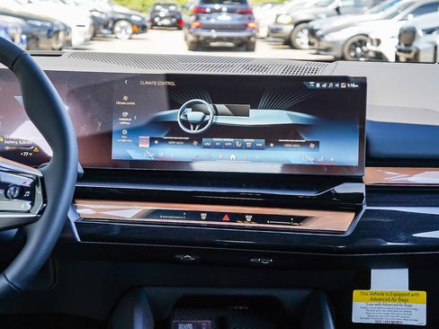 New 2026 BMW i5 eDrive40 w/ Premium Package image 13