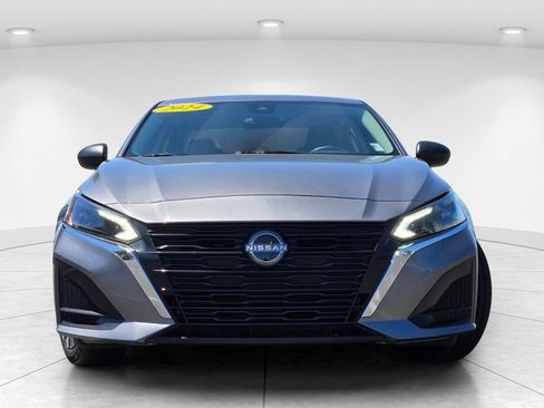 Used 2024 Nissan Altima 2.5 SV FWD image 2