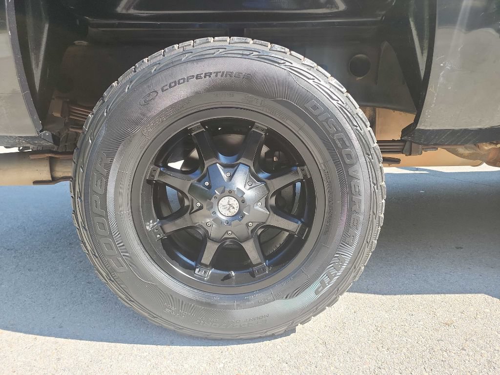 Used 2009 Chevrolet Silverado 2500 LT w/ Exterior Plus Package AWD/4WD image 12