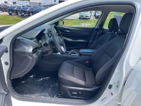 Used 2025 Nissan Altima 2.5 SV FWD image 6