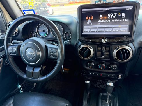 Used 2016 Jeep Wrangler Unlimited Sahara AWD/4WD image 23