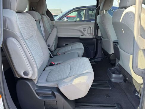 Used 2024 Toyota Sienna LE image 14