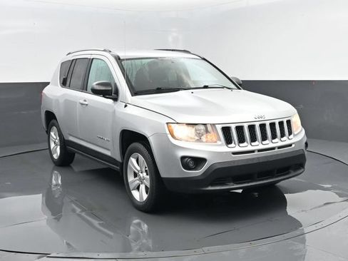 Used 2011 Jeep Compass 4WD image 3