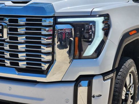Used 2024 GMC Sierra 2500 Denali w/ Denali Reserve Package AWD/4WD image 9