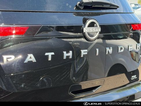 Used 2024 Nissan Pathfinder SL w/ SL Premium Package FWD image 8