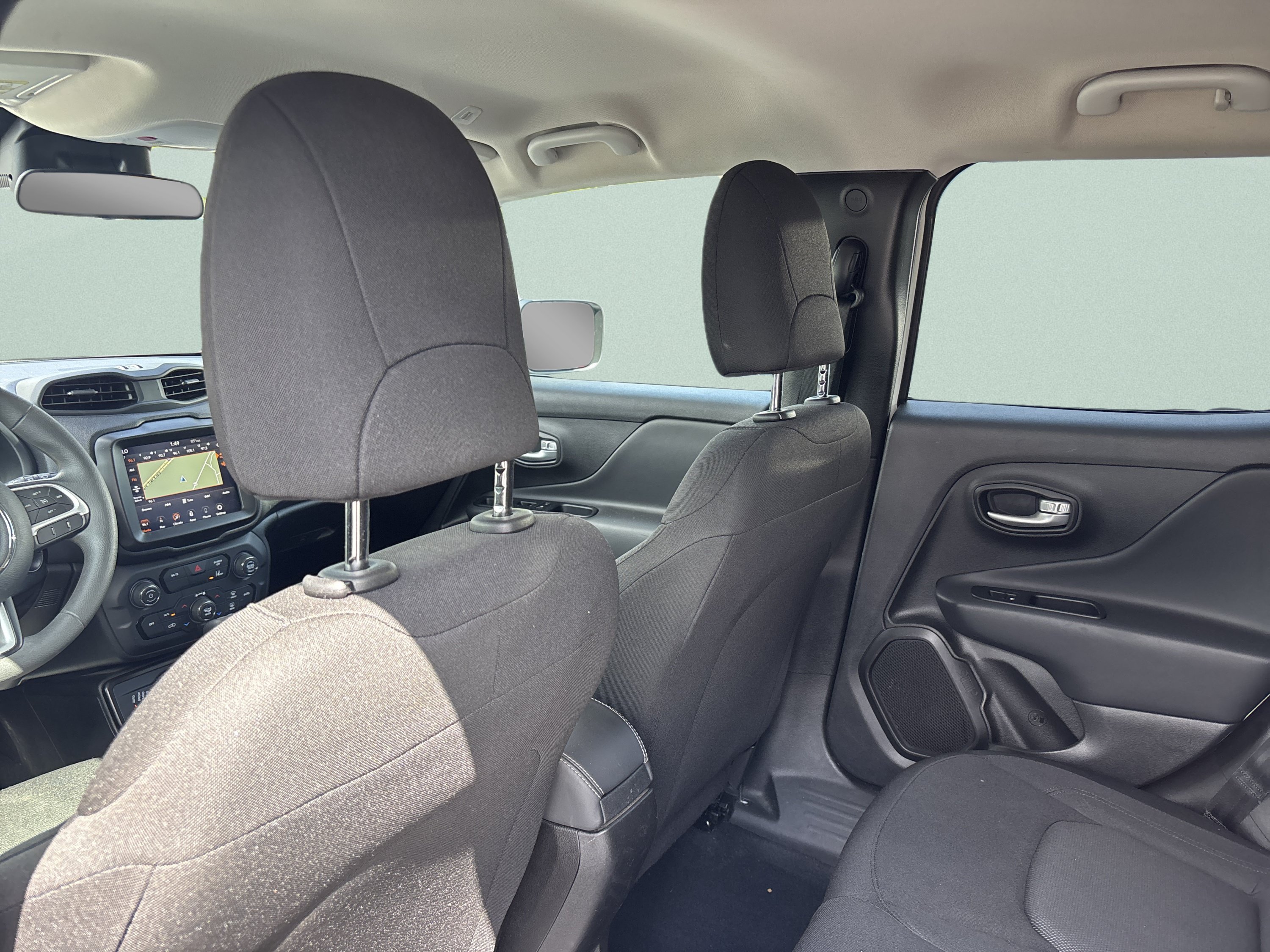 Used 2023 Jeep Renegade Latitude AWD/4WD image 16