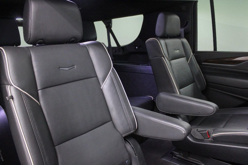 Used 2023 Cadillac Escalade ESV Premium Luxury w/ Performance Package AWD/4WD image 28