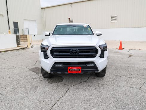 Certified 2024 Toyota Tacoma SR5 AWD/4WD image 3