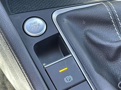 Used 2025 Volkswagen Jetta SE image 31