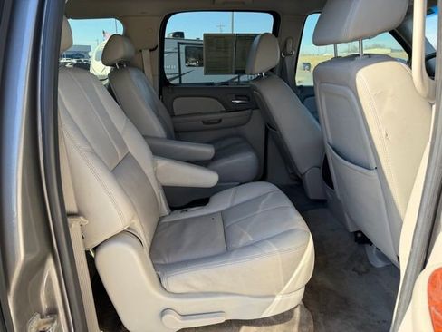 Used 2008 Chevrolet Suburban LTZ w/ LTZ Preferred Equipment Group RWD image 12