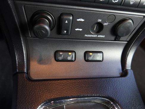 Used 2003 Ford Thunderbird image 23