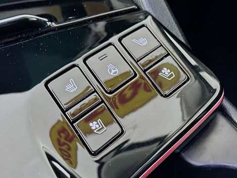 Used 2025 Kia Sportage SX Prestige image 28